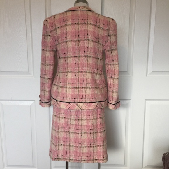CHANEL Classic Vintage Suit - Picture 2 of 10
